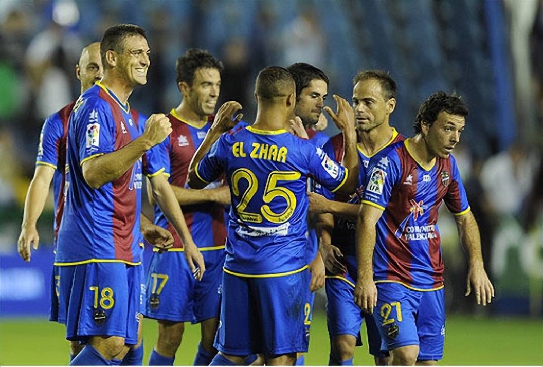 九游-阿贾克斯训练开放日，今晨豪取连胜引欢呼，国王杯在即，轮换策略成焦点的简单介绍